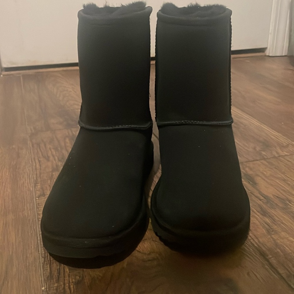 UGG PLUSH FIT
